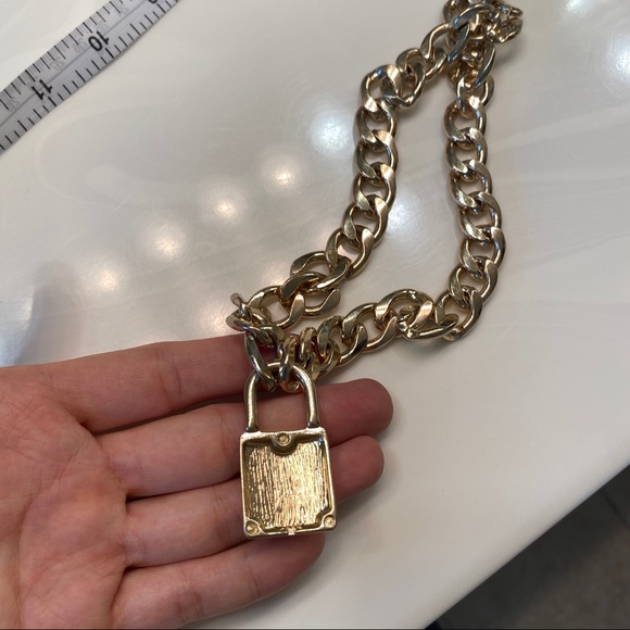 Trendy Lock Gold Chain Necklace - Picture 3 of 4